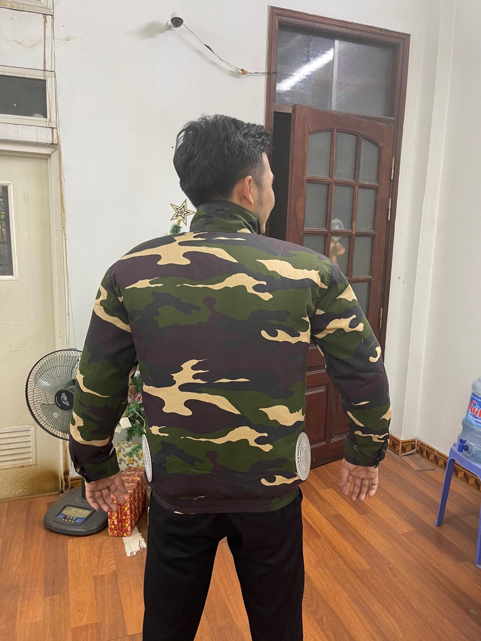 Sử dụng áo điều hoà cho shipper, giảm bớt khó khăn nghề nghiệp