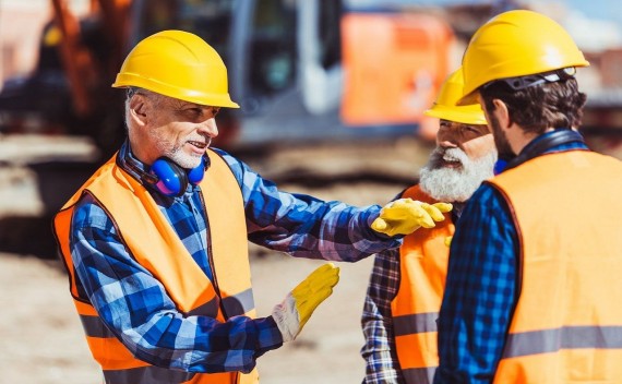 Áo bảo hộ kỹ sư xây dựng có thực sự cần thiết?
