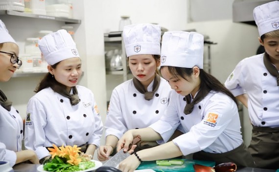 Áo điều hòa cho nghề bếp có thật sự cần thiết?