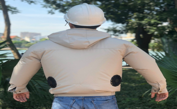 Công dụng của áo điều hòa đối với người di chuyển ngoài trời nắng