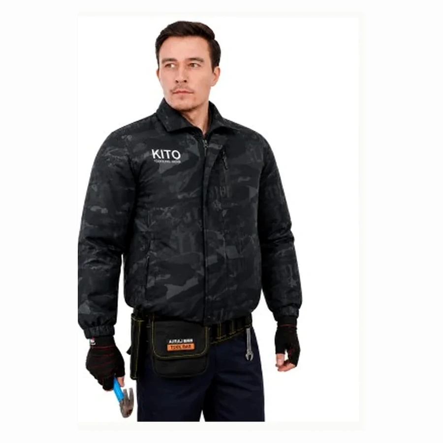 Người lao động mặc áo điều hòa KITO KT05 camo đen tại công trường